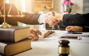 How Do Lawyers Negotiate Semi-Truck Accident Settlements