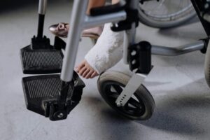 Woman injured in the foot after being involved in an accident